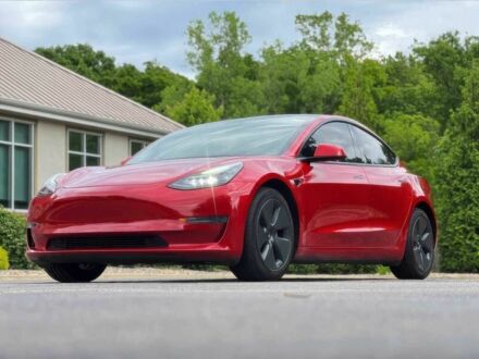 Тесла Модель 3 2022 в Коломые на Automoto.ua Красный Тесла Модель 3, объемом двигателя 0 л и пробегом 29 тыс. км за 9000 $, фото 1 на Automoto.ua