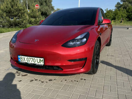 Тесла Модель 3 2022 в Хмельницком на Automoto.ua Красный Тесла Модель 3, объемом двигателя 0 л и пробегом 48 тыс. км за 23300 $, фото 1 на Automoto.ua