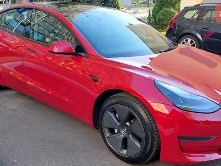 Тесла Модель 3 2022 у Києві на Automoto.ua Червоний Тесла Модель 3, об'ємом двигуна 0 л та пробігом 13 тис. км за 20000 $, фото 1 на Automoto.ua