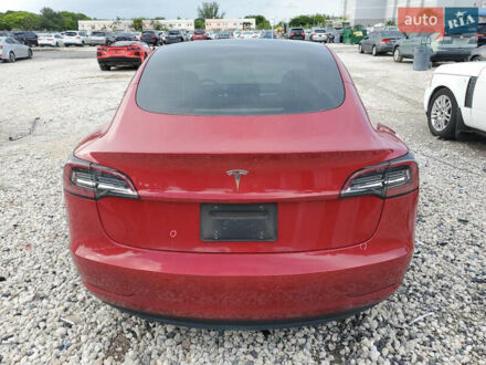 Красный Тесла Модель 3, объемом двигателя 0 л и пробегом 61 тыс. км за 17500 $, фото 1 на Automoto.ua
