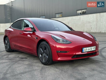 Тесла Модель 3 2023 у Києві на Automoto.ua Червоний Тесла Модель 3, об'ємом двигуна 0 л та пробігом 20 тис. км за 19999 $, фото 1 на Automoto.ua