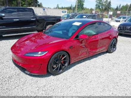 Тесла Модель 3 2024 в Киеве на Automoto.ua Красный Тесла Модель 3, объемом двигателя 0 л и пробегом 3 тыс. км за 17000 $, фото 1 на Automoto.ua