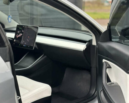 Тесла Модель 3 2018 у Дубно на Automoto.ua Тесла Модель 3, об'ємом двигуна 0 л та пробігом 199 тис. км за 15999 $, фото 22 на Automoto.ua