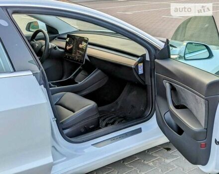Тесла Модель 3, объемом двигателя 0 л и пробегом 55 тыс. км за 26500 $, фото 13 на Automoto.ua