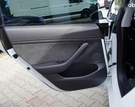 Тесла Модель 3, объемом двигателя 0 л и пробегом 33 тыс. км за 20999 $, фото 23 на Automoto.ua