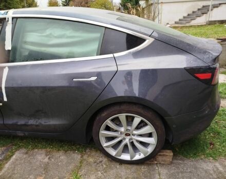 Серый Тесла Модель 3, объемом двигателя 0 л и пробегом 105 тыс. км за 8350 $, фото 5 на Automoto.ua