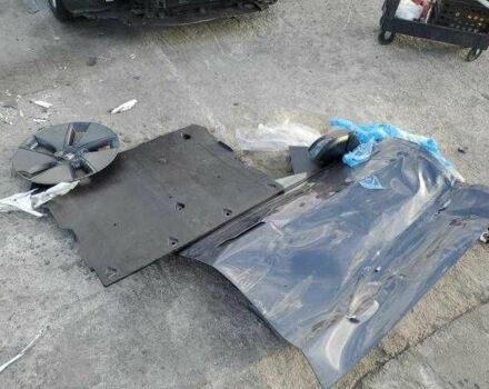 Серый Тесла Модель 3, объемом двигателя 0 л и пробегом 20 тыс. км за 15000 $, фото 11 на Automoto.ua