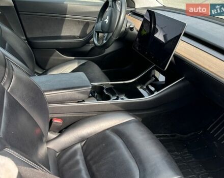 Серый Тесла Модель 3, объемом двигателя 0 л и пробегом 140 тыс. км за 15600 $, фото 6 на Automoto.ua