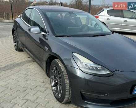 Серый Тесла Модель 3, объемом двигателя 0 л и пробегом 140 тыс. км за 15600 $, фото 4 на Automoto.ua