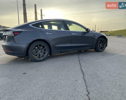 Сірий Тесла Модель 3, об'ємом двигуна 0 л та пробігом 103 тис. км за 22500 $, фото 10 на Automoto.ua
