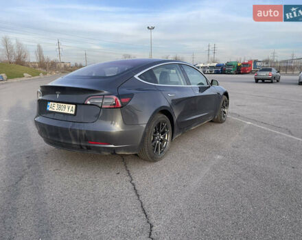 Серый Тесла Модель 3, объемом двигателя 0 л и пробегом 103 тыс. км за 22500 $, фото 4 на Automoto.ua