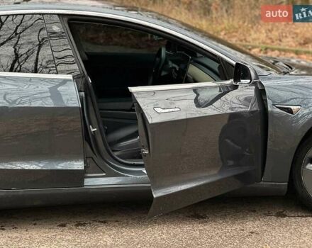 Серый Тесла Модель 3, объемом двигателя 0 л и пробегом 118 тыс. км за 15000 $, фото 5 на Automoto.ua