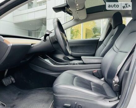 Серый Тесла Модель 3, объемом двигателя 0 л и пробегом 77 тыс. км за 18900 $, фото 15 на Automoto.ua