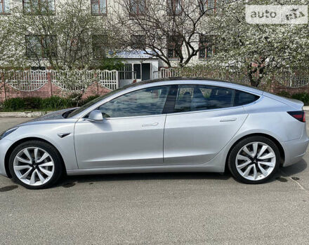 Серый Тесла Модель 3, объемом двигателя 0 л и пробегом 49 тыс. км за 30500 $, фото 3 на Automoto.ua