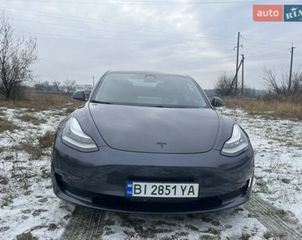 Серый Тесла Модель 3, объемом двигателя 0 л и пробегом 100 тыс. км за 19500 $, фото 4 на Automoto.ua