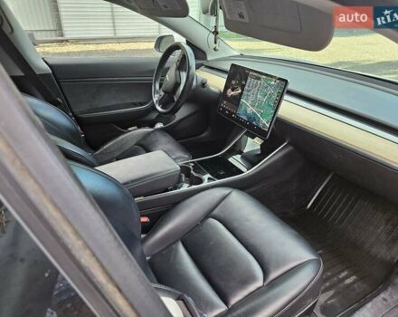 Тесла Модель 3 2018 у Львові на Automoto.ua Сірий Тесла Модель 3, об'ємом двигуна 0 л та пробігом 102 тис. км за 19000 $, фото 10 на Automoto.ua