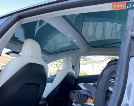 Серый Тесла Модель 3, объемом двигателя 0 л и пробегом 70 тыс. км за 20500 $, фото 9 на Automoto.ua
