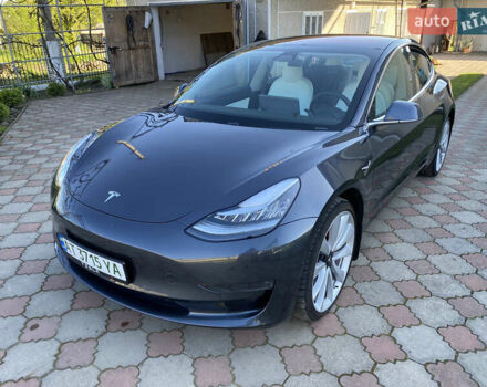 Серый Тесла Модель 3, объемом двигателя 0 л и пробегом 70 тыс. км за 20500 $, фото 3 на Automoto.ua