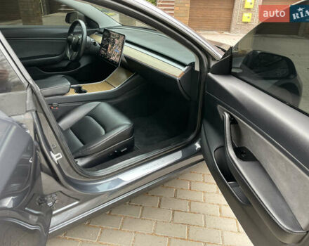 Сірий Тесла Модель 3, об'ємом двигуна 0 л та пробігом 76 тис. км за 19900 $, фото 10 на Automoto.ua