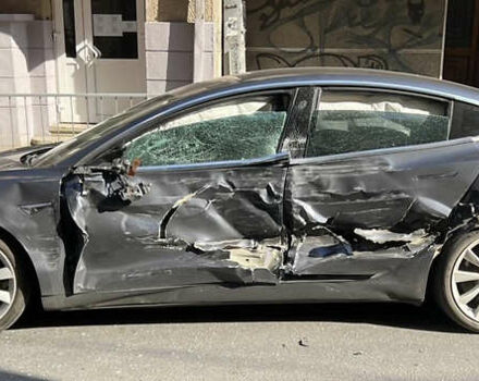 Сірий Тесла Модель 3, об'ємом двигуна 0 л та пробігом 130 тис. км за 9900 $, фото 2 на Automoto.ua