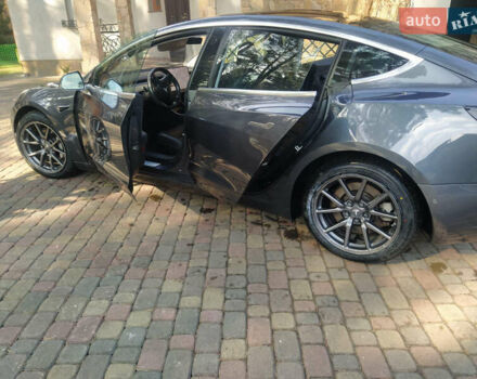 Серый Тесла Модель 3, объемом двигателя 0 л и пробегом 166 тыс. км за 16500 $, фото 1 на Automoto.ua