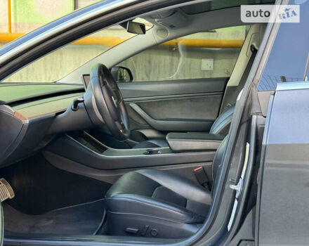 Серый Тесла Модель 3, объемом двигателя 0 л и пробегом 86 тыс. км за 21999 $, фото 31 на Automoto.ua