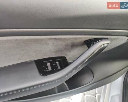 Серый Тесла Модель 3, объемом двигателя 0 л и пробегом 78 тыс. км за 19900 $, фото 43 на Automoto.ua