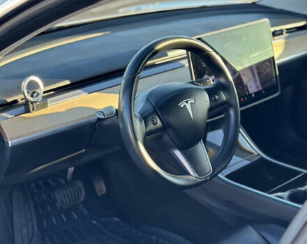 Серый Тесла Модель 3, объемом двигателя 0 л и пробегом 71 тыс. км за 17400 $, фото 14 на Automoto.ua