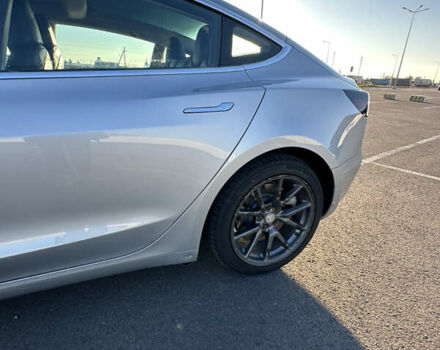 Серый Тесла Модель 3, объемом двигателя 0 л и пробегом 71 тыс. км за 17400 $, фото 16 на Automoto.ua