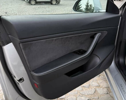 Серый Тесла Модель 3, объемом двигателя 0 л и пробегом 165 тыс. км за 15900 $, фото 18 на Automoto.ua