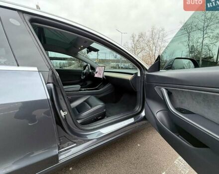 Серый Тесла Модель 3, объемом двигателя 0 л и пробегом 124 тыс. км за 14990 $, фото 12 на Automoto.ua