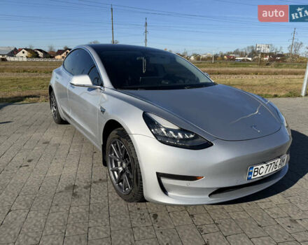 Серый Тесла Модель 3, объемом двигателя 0 л и пробегом 67 тыс. км за 18000 $, фото 1 на Automoto.ua