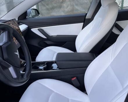 Серый Тесла Модель 3, объемом двигателя 0 л и пробегом 64 тыс. км за 16490 $, фото 7 на Automoto.ua