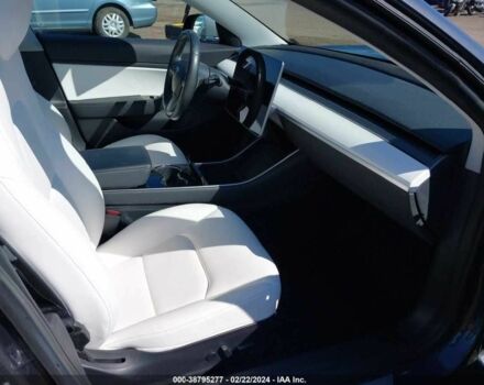 Сірий Тесла Модель 3, об'ємом двигуна 0 л та пробігом 61 тис. км за 13500 $, фото 5 на Automoto.ua