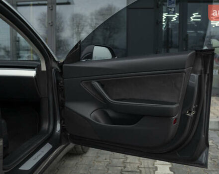 Сірий Тесла Модель 3, об'ємом двигуна 0 л та пробігом 150 тис. км за 19000 $, фото 10 на Automoto.ua