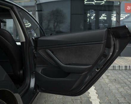 Сірий Тесла Модель 3, об'ємом двигуна 0 л та пробігом 150 тис. км за 19000 $, фото 11 на Automoto.ua