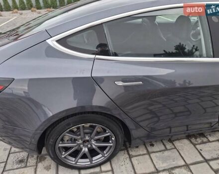 Серый Тесла Модель 3, объемом двигателя 0 л и пробегом 194 тыс. км за 14700 $, фото 11 на Automoto.ua