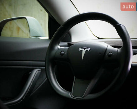 Серый Тесла Модель 3, объемом двигателя 0 л и пробегом 119 тыс. км за 18300 $, фото 24 на Automoto.ua
