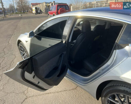 Серый Тесла Модель 3, объемом двигателя 0 л и пробегом 59 тыс. км за 16000 $, фото 9 на Automoto.ua