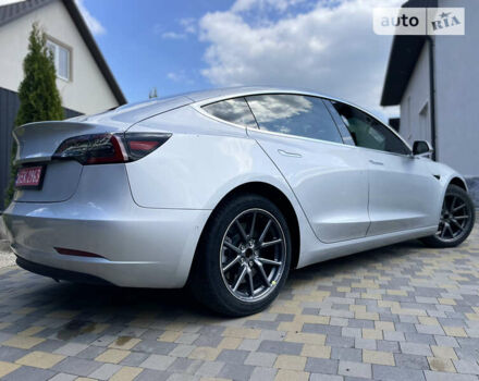 Серый Тесла Модель 3, объемом двигателя 0 л и пробегом 20 тыс. км за 23500 $, фото 4 на Automoto.ua