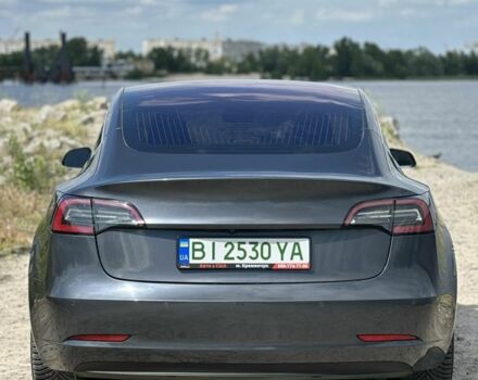 Тесла Модель 3 2018 у Житомирі на Automoto.ua Сірий Тесла Модель 3, об'ємом двигуна 0 л та пробігом 65 тис. км за 23200 $, фото 3 на Automoto.ua
