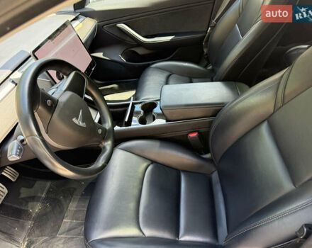 Серый Тесла Модель 3, объемом двигателя 0 л и пробегом 93 тыс. км за 18500 $, фото 7 на Automoto.ua
