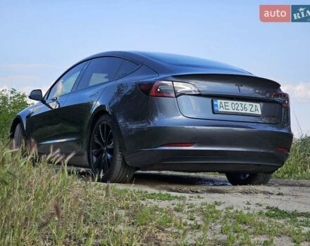 Серый Тесла Модель 3, объемом двигателя 0 л и пробегом 84 тыс. км за 21500 $, фото 3 на Automoto.ua
