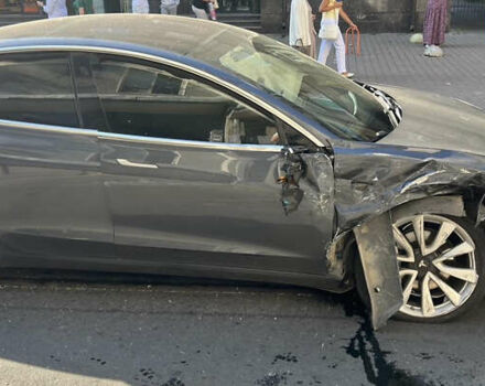 Сірий Тесла Модель 3, об'ємом двигуна 0 л та пробігом 130 тис. км за 9900 $, фото 1 на Automoto.ua