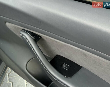 Тесла Модель 3 2018 в Киеве на Automoto.ua Серый Тесла Модель 3, объемом двигателя 0 л и пробегом 82 тыс. км за 18499 $, фото 33 на Automoto.ua