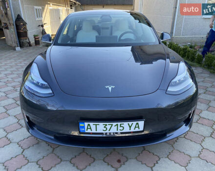 Серый Тесла Модель 3, объемом двигателя 0 л и пробегом 70 тыс. км за 20500 $, фото 2 на Automoto.ua