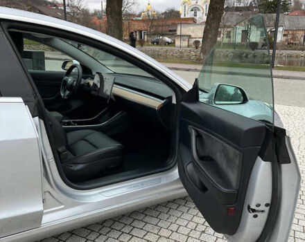 Сірий Тесла Модель 3, об'ємом двигуна 0 л та пробігом 167 тис. км за 18500 $, фото 17 на Automoto.ua