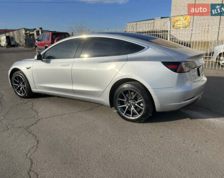 Серый Тесла Модель 3, объемом двигателя 0 л и пробегом 59 тыс. км за 16000 $, фото 5 на Automoto.ua