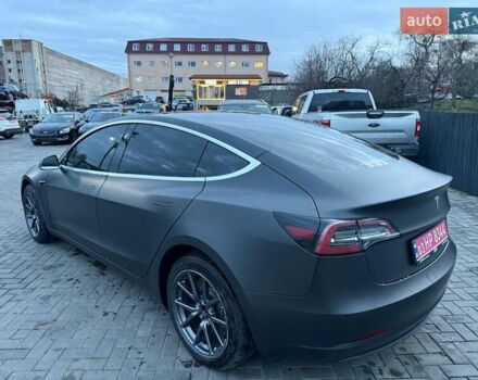 Серый Тесла Модель 3, объемом двигателя 0 л и пробегом 133 тыс. км за 12400 $, фото 2 на Automoto.ua
