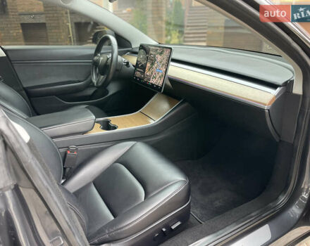 Сірий Тесла Модель 3, об'ємом двигуна 0 л та пробігом 76 тис. км за 19900 $, фото 17 на Automoto.ua